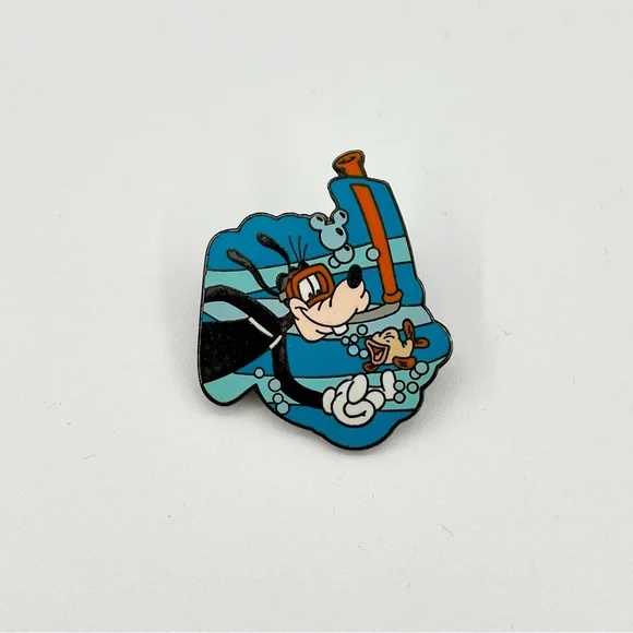 ☀️Disney Summer 2001 Pin Bundle☀️ - Picture 2 of 5